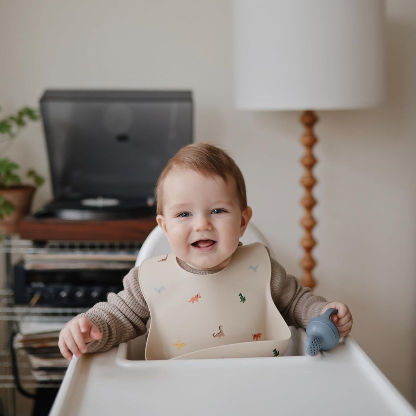 Mushie - 矽膠圍兜 Silicone Baby Bib (Dinosaurs)