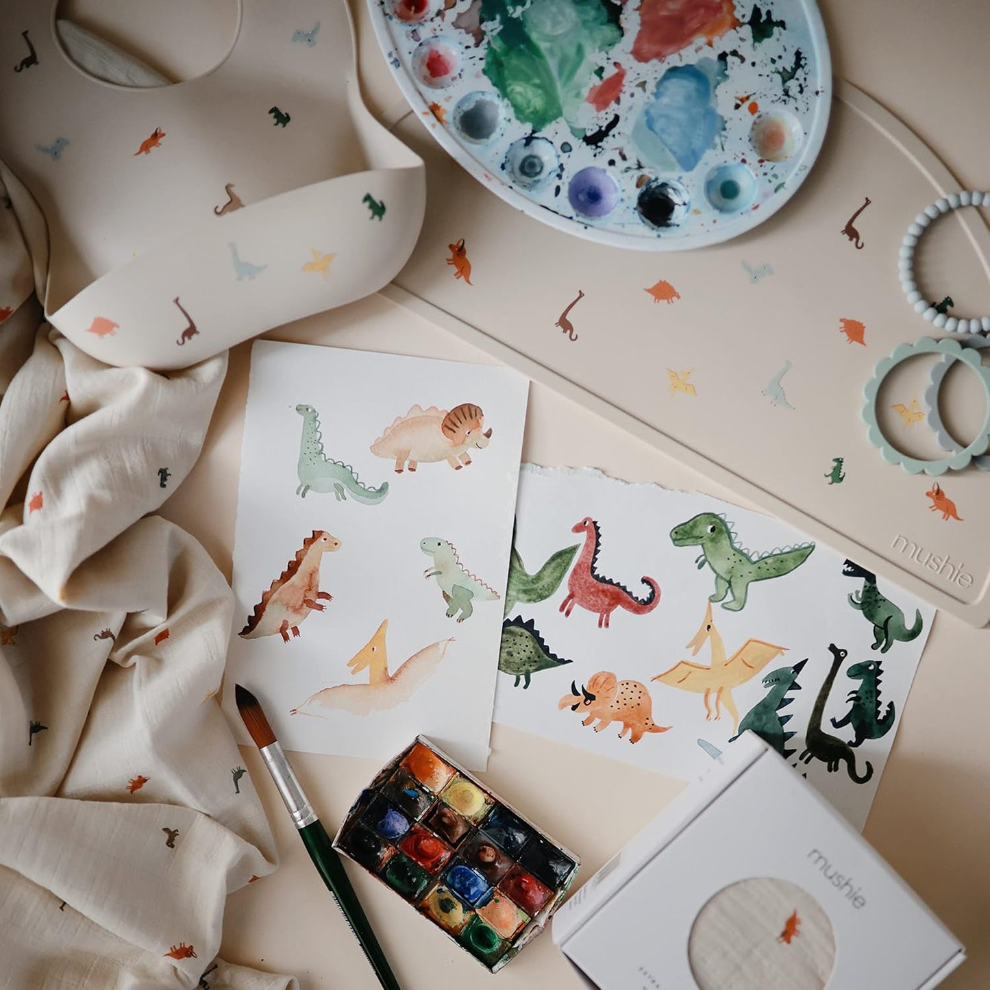 Mushie - 矽膠圍兜 Silicone Baby Bib (Dinosaurs)